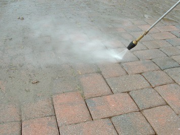 Why you shouldn&rsquo;t pressure wash concrete pavers